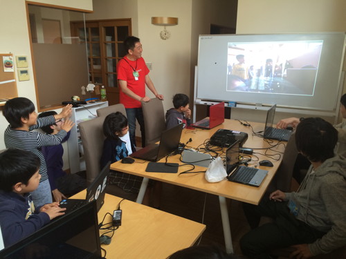 kinectを使ったモーションキャプチャーでビームを出しました